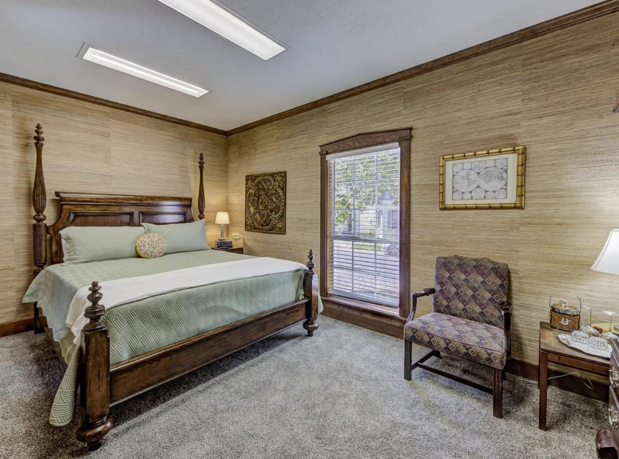 Halpino Hotel